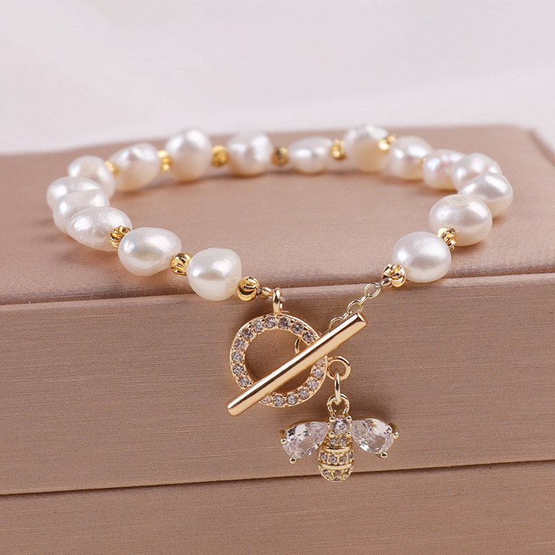 

1pc, Simply & Boho Style, Faux Pearl Beaded With Golden Small Bee Pendant Bracelet, Fashion Delicate Accessory For Wedding & Party, Perfect Gift For Ladies