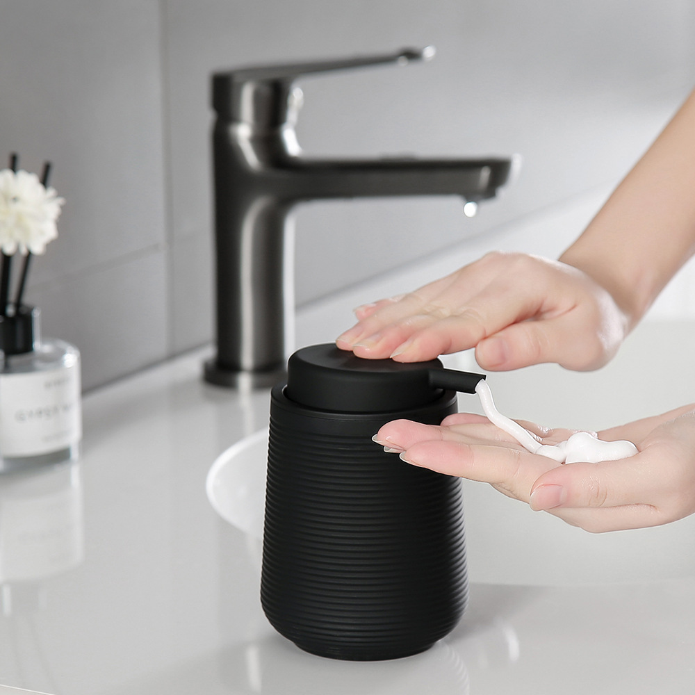 

1pc Matte Black Striped Soap Dispenser, Foam Soap Pump Bottle For Bathroom Kitchen, Refillable Plastic Hand Wash Soap Container