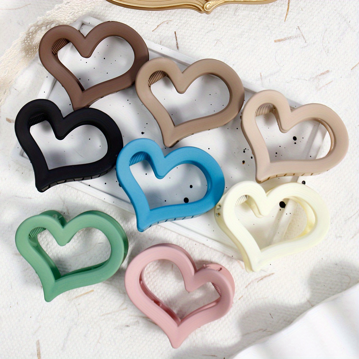 

8cps Solid Color Matte Hollow Out Love Heart Shaped Hair Claw Clips Trendy Hair Grab Clips For Women And Daily Use Wear