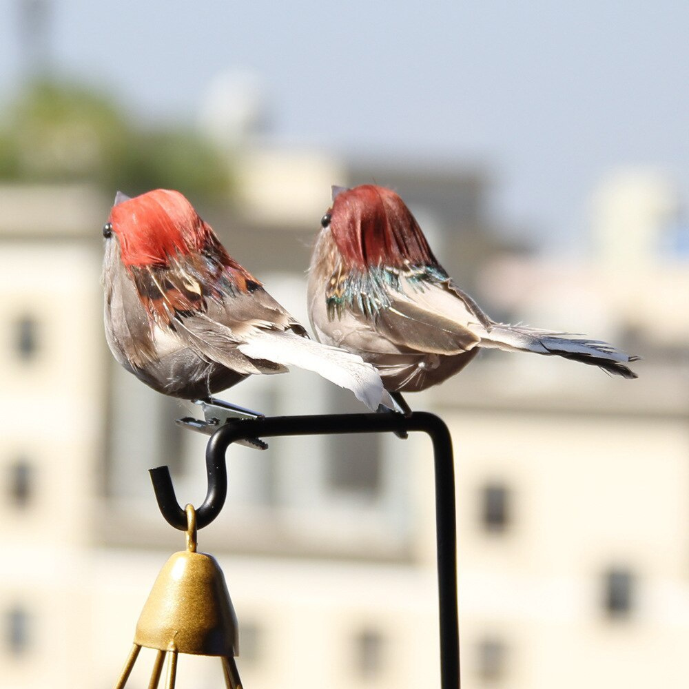 発泡スチロールの羽根の人工的な鳥は 鮮やかにスズメの庭の の装飾の木