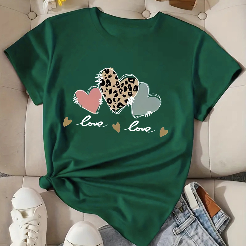

Plus Size Leopard Heart Print T-shirt, Casual Short Sleeve Crew Neck Top For Spring & Summer, Women's Plus Size Clothing