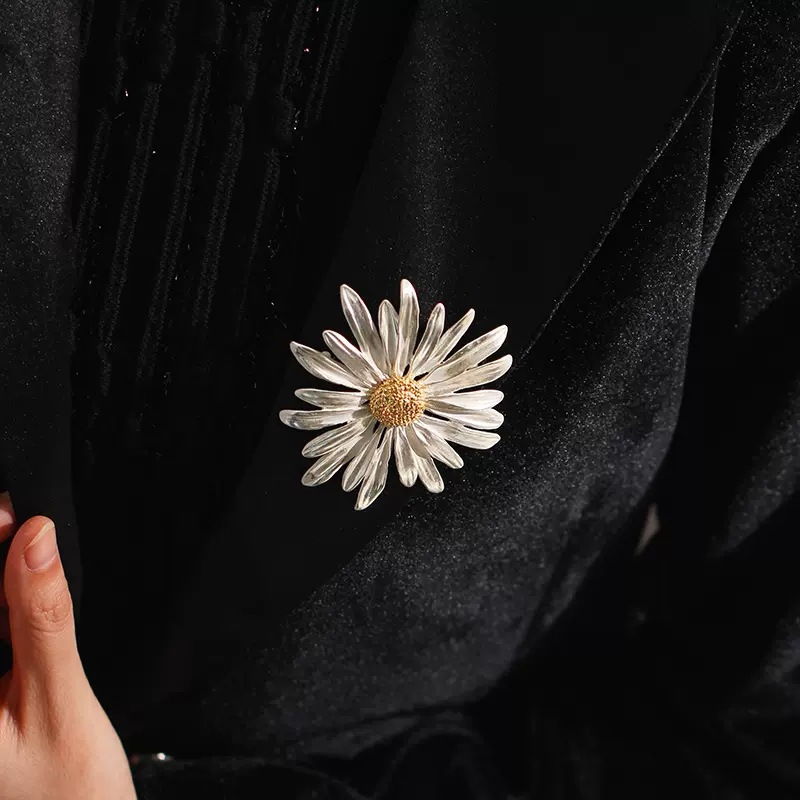 elegant daisy brooch pin womens high end   accessory large   corsage new suit lapel pin for parties and formal wear 2