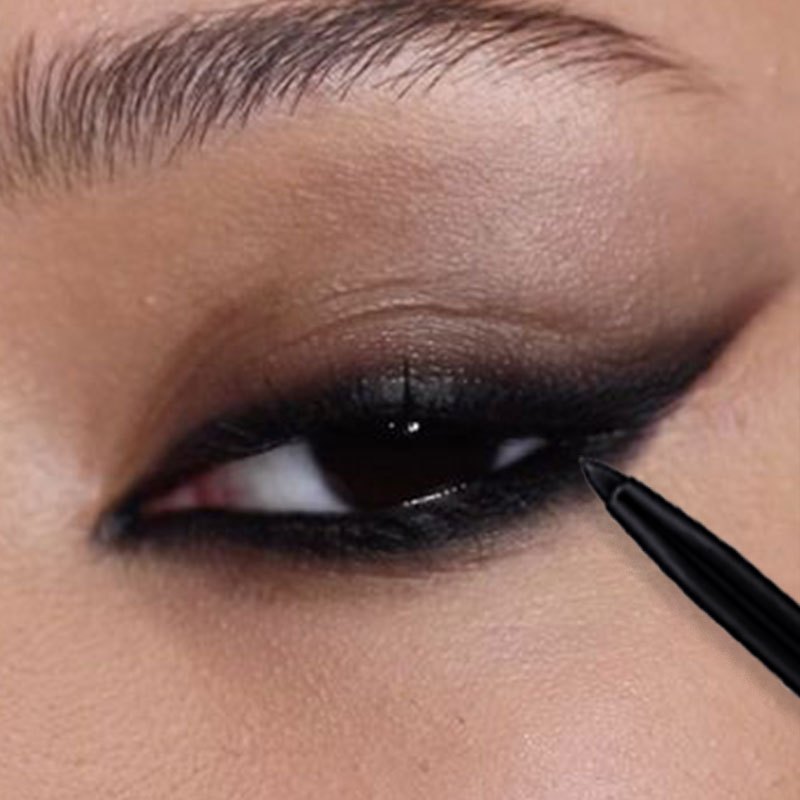 Matte Black Eyeliner Pencil Waterproof And Long-lasting, Featuring -drying Liquid Pen That Prevents Smudging, Suitable For Eye Makeup In Black And White