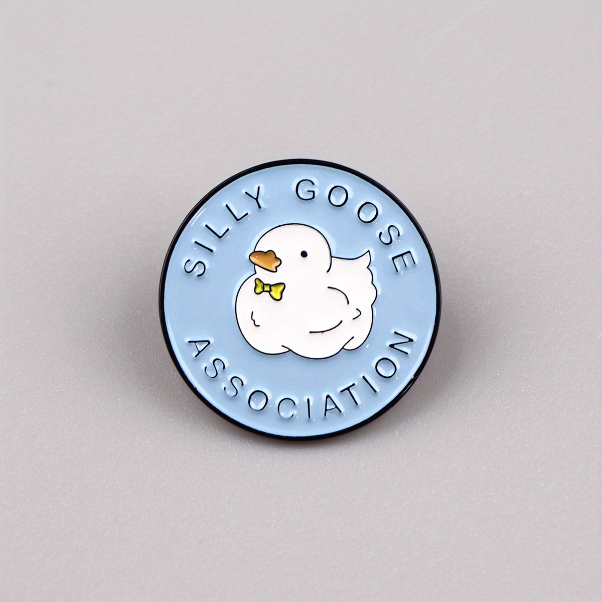 

1pc Beautifully Lightweight Enamel Pin Cute Cartoon Goose Brooch Fashion Accessories For Bags And Clothes Suitable For Christmas New Year Valentine's Day Gifts