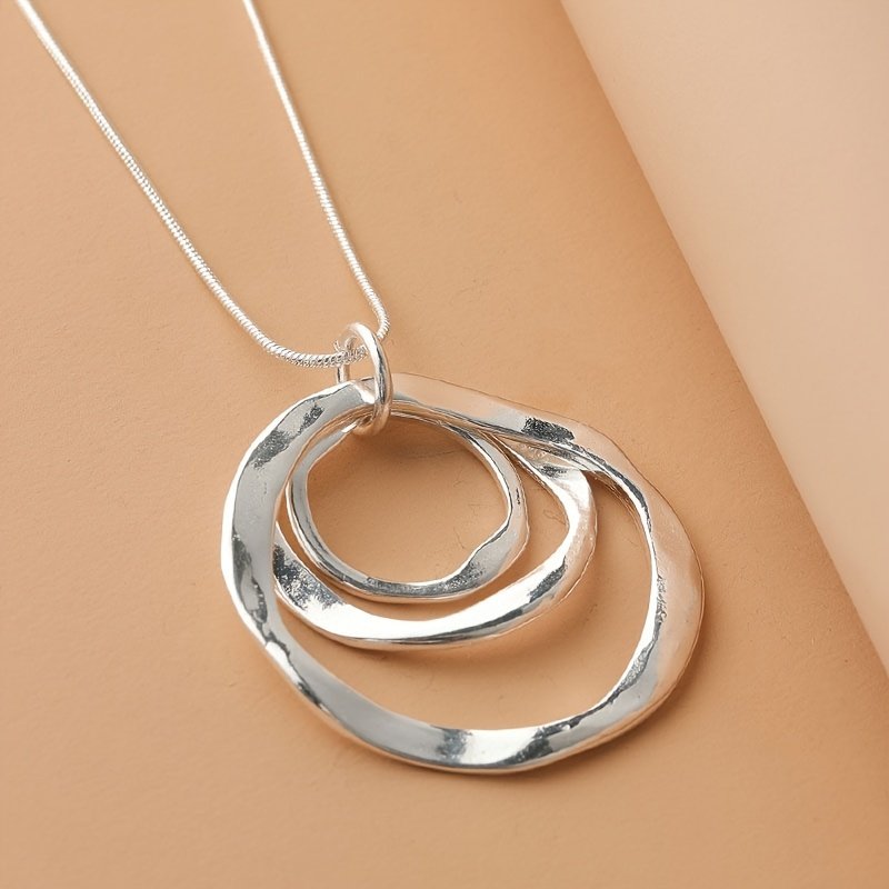 

Neutral Irregular 3 Ring Pendant Necklace, Exquisite Fashionable Personalized Avant-garde Versatile Daily Travel Party Wear Jewelry Gift For Women Men
