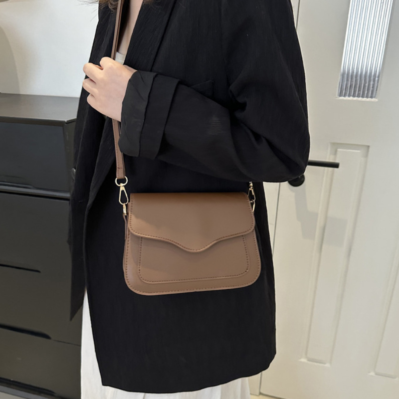 

Sac à bandoulière minimaliste chic de couleur unie, en cuir PU à la mode, polyvalent avec une sangle réglable pour les femmes.