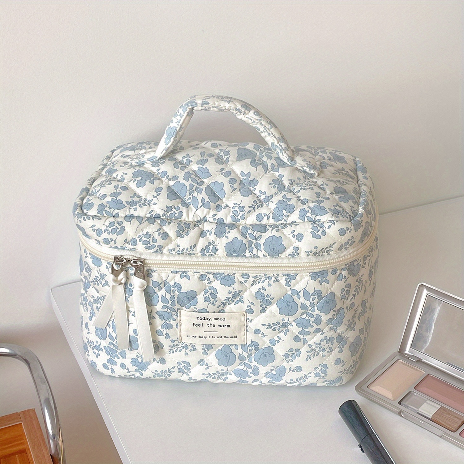 

Blue Begonia Flower Cosmetic Bag Retro Wash Bag Storage Bag Large Capacity Handbag Out Portable Travel Bag