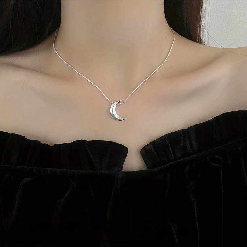 TEMU Hypoallergenic Silvery Necklace Featuring A Moon Design, Made Of S925 Sterling Silver, Weighing 3.0g/0.11oz, Perfect As A Jewelry Gift