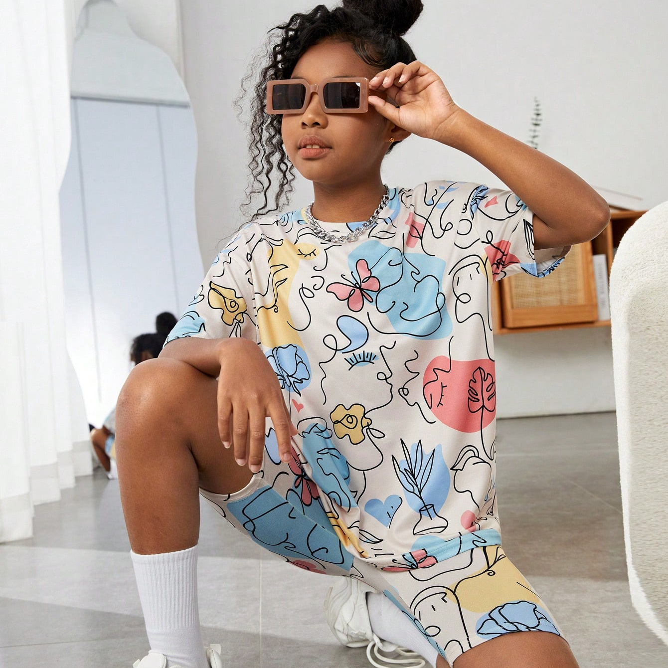 

2pcs, Cartoon Graffiti Pattern Short Sleeve Crew Neck T-shirt + Shorts Set For Girls, Casual Biker Suit Holiday Set Summer Gift, Girls' Clothing