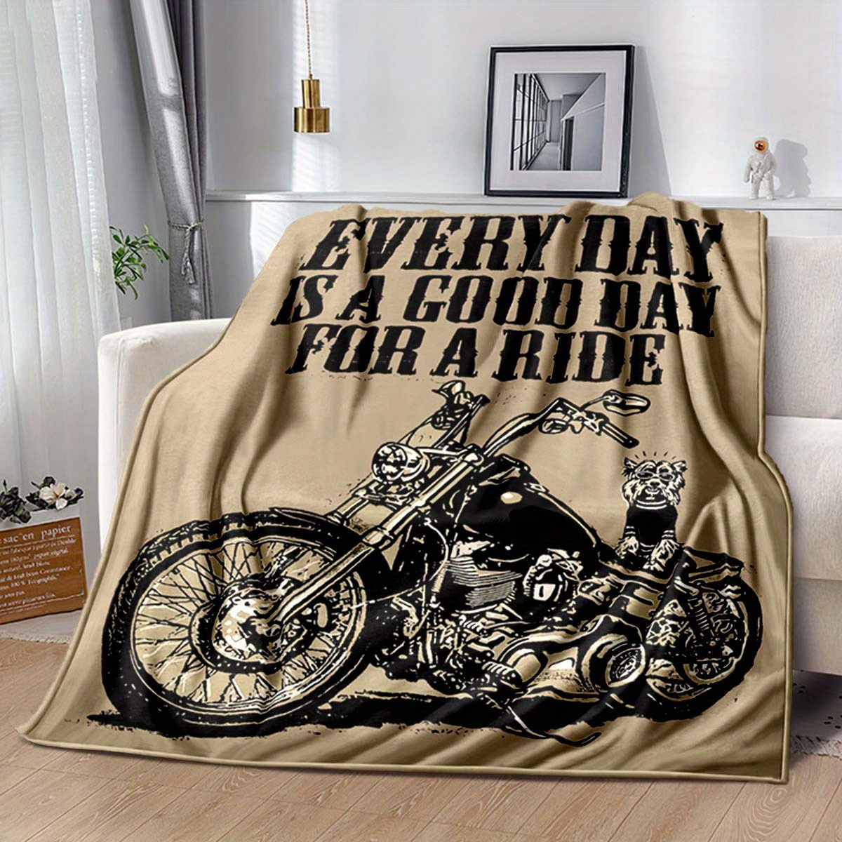 

1pc Cozy Motorcycle Print Blanket - Lightweight Flannel Throw For Sofa, Bed, Travel, Camping, Living Room, Couch, Digital Printing Fleece Blanket, Gifts For Family Or Friends