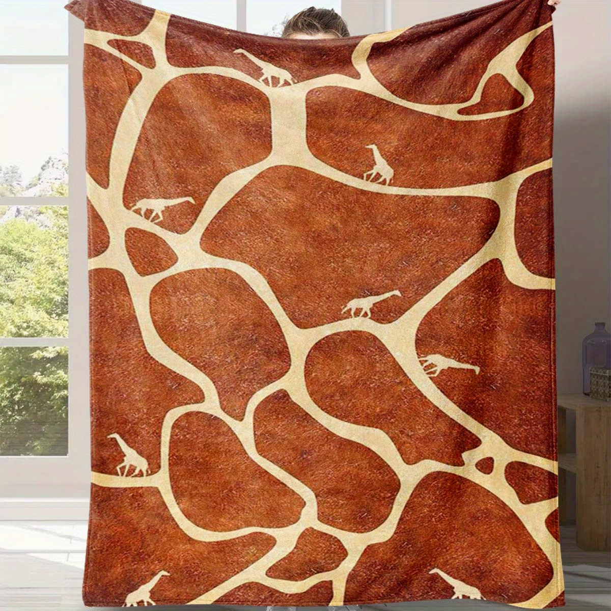 

Chic Brown Giraffe Print Blanket - Soft Polyester, Perfect For All Seasons & Office Chair Comfort