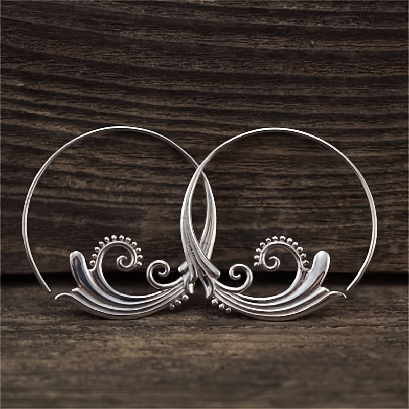 

Unique Vintage Style Hoop Earrings With Delicate Carved Leaf Design - Exquisite Statement Ear Decor For Women