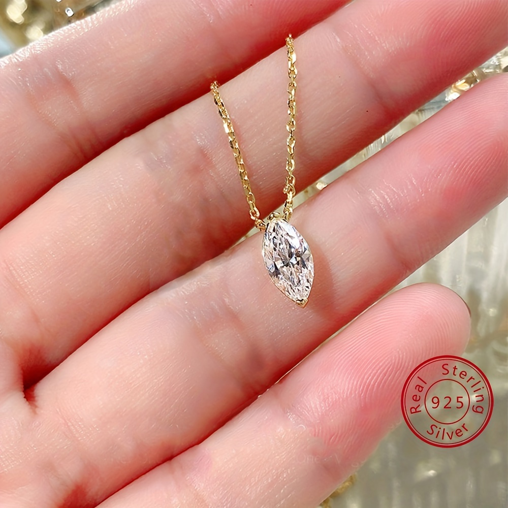 

A Simple Waterdrop-shaped Cubic Zirconia Necklace Made Of 925 Sterling Silver, To Be Given As A Birthday Gift To A Friend Or Lover.