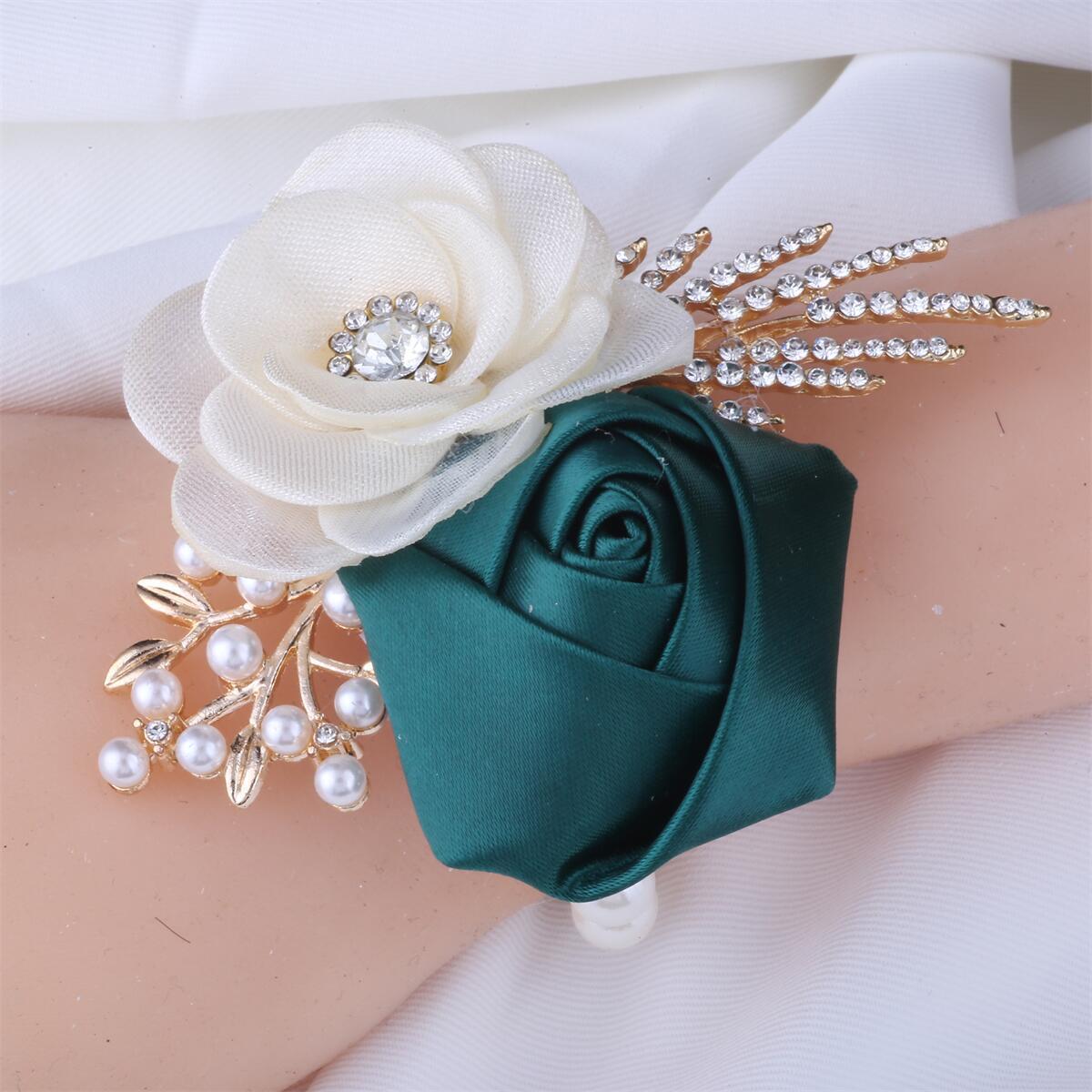 zamonaviy to'y boutonniere kremsi va zümrüd ipak gulchambarlar, kristal aksessuarlar bilan va kelinning yoki maxsus tadbirlar tafsilotlari 4