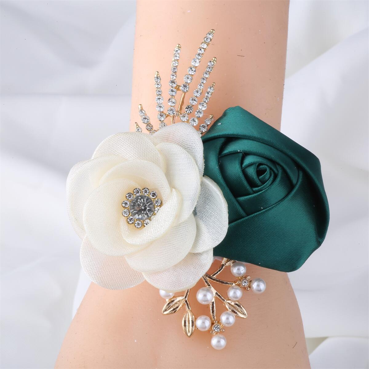 zamonaviy to'y boutonniere kremsi va zümrüd ipak gulchambarlar, kristal aksessuarlar bilan va kelinning yoki maxsus tadbirlar tafsilotlari 5