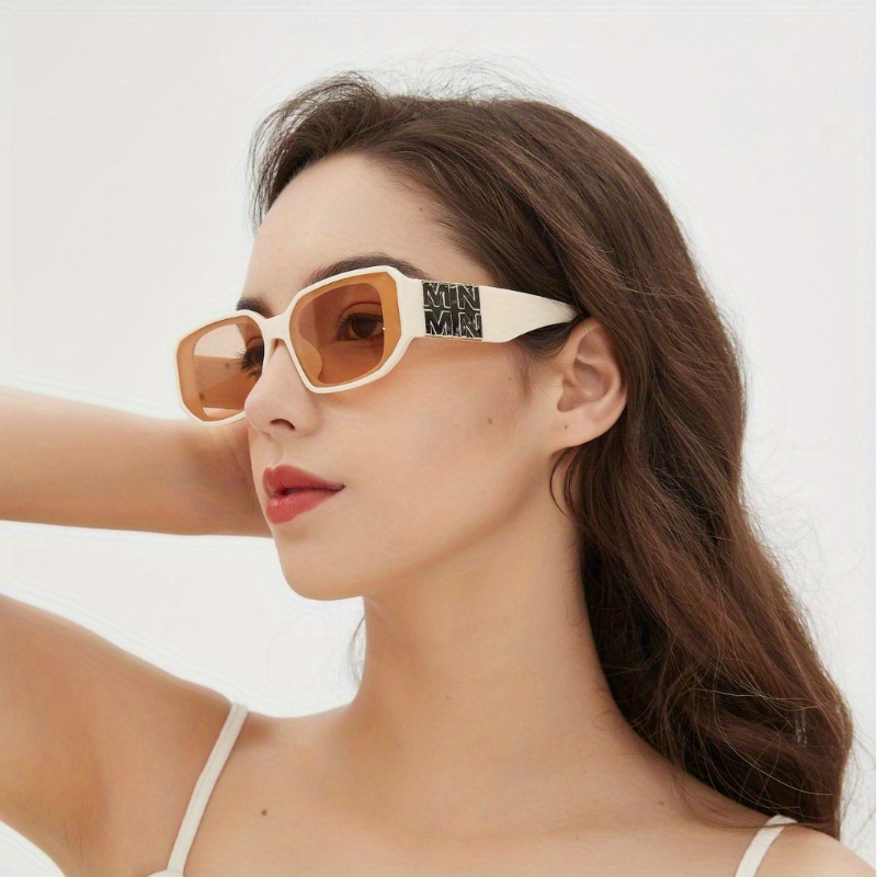 2024 irregular charm womens retro gradient fashion glasses  display picture 2
