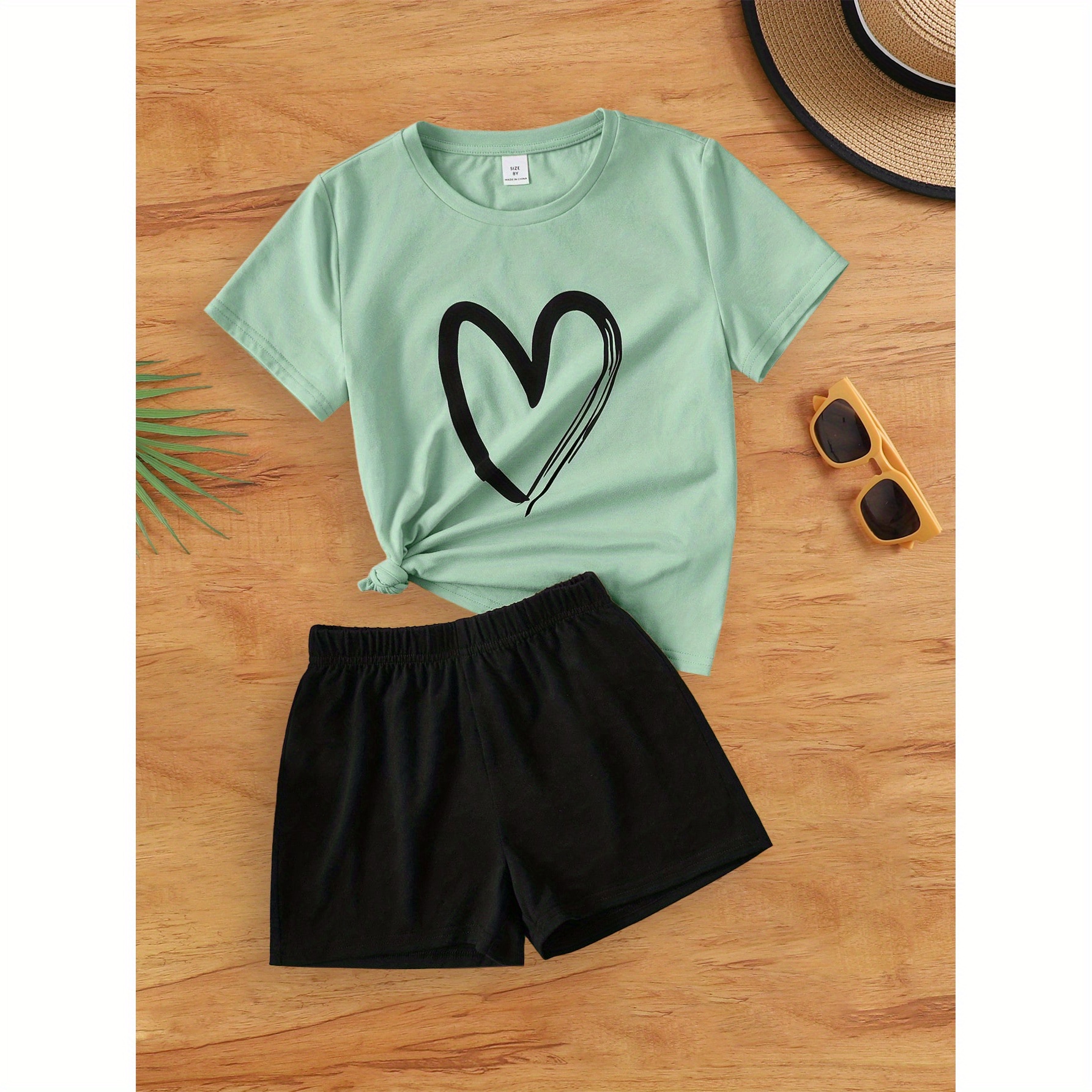 

Heart Print 2pcs Girl's Outfit Short Sleeve Top + Shorts Casual Set Sports Summer Clothes