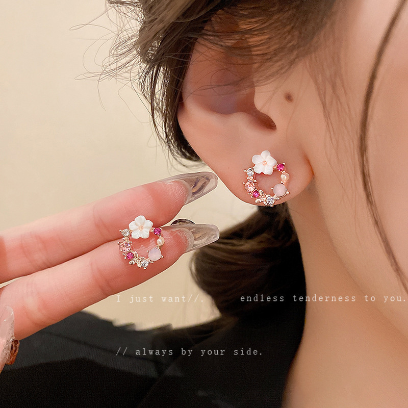 

Boucles d'oreilles élégantes en cuivre avec fleur en coquillage, nœud papillon et zircone synthétique - Style mignon avec aiguille d'oreille en cuivre pour offrir en cadeau et pour les mariages