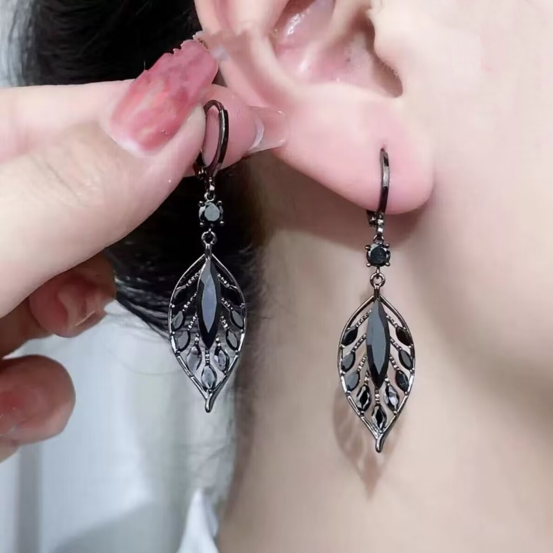 

Elegant Black Leaf Drop Earrings - Chic Light Luxury Design For Women, Perfect For Parties & Weddings - Versatile Fashion Accessory