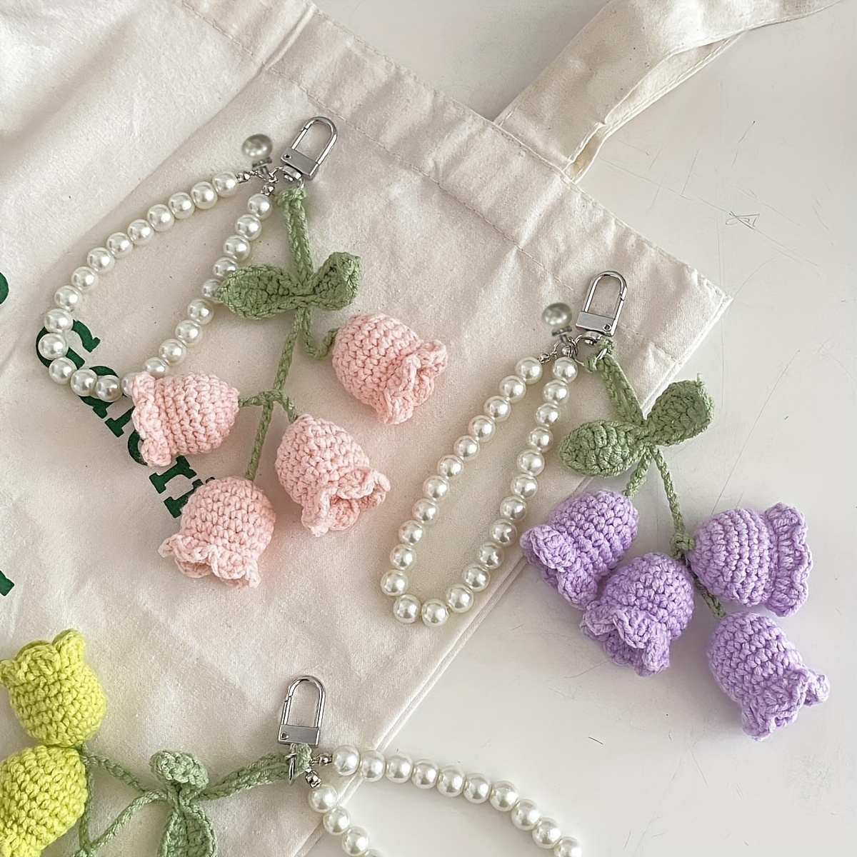 

1pc, Cute Pearl Chain Woolen Crochet Flower String Keychain Bag Decorative Style Creative Keychain, Backpack Pendant, Bag Charms, Birthday Gifts, Party Favors