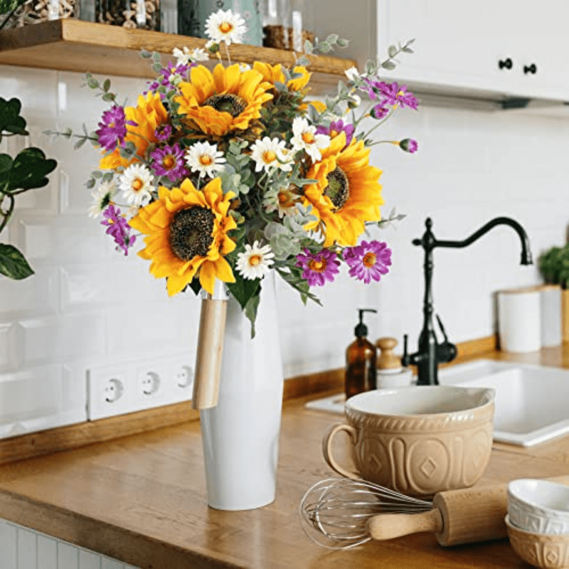 Zeyune 8 Girasoli Artificiali In Vaso – Fiori Finti Gialli Con Foglie Di Eucalipto, Piante Da Tavolo Per Casa, Cucina, Bagno, Ufficio, Decorazione Rustica (Altezza 25 Cm)