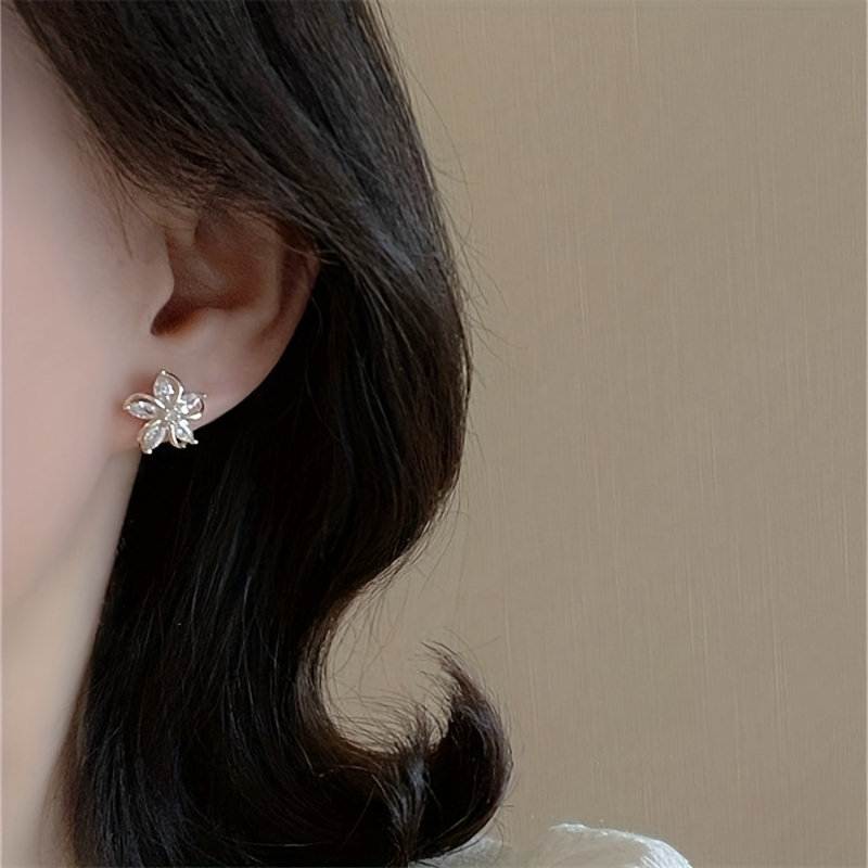 

3 Pairs Of Five-petal Zirconia Flower-shaped Stud Earrings With Sparkling Zirconia Age Earrings Are Exquisite Gifts.