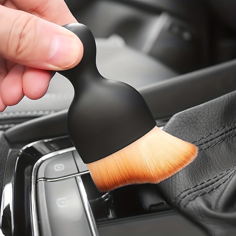 Naudokite šį minkštą šepetėlį, skirtą automobilio tarpų valymui nuo dulkių, skirtą jūsų automobilio salono valymui, pavyzdžiui, automobilio valymas, oro kondicionavimo ventiliacijos valymo šepetys ir trumpas pliušinis automobilio salono valymo šepetys