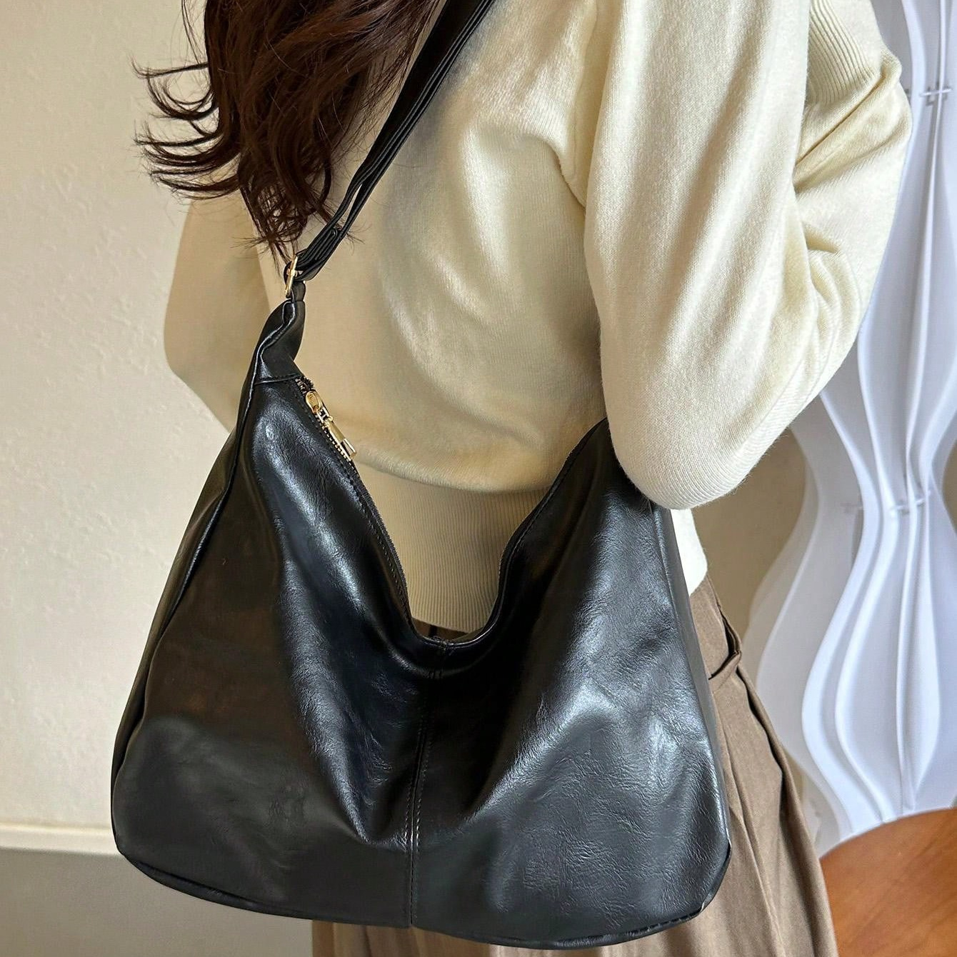

Women's Pu Leather Handbag, Elegant Solid Color Shoulder Tote With Large Capacity, Fashionable Retro Textured Handbag