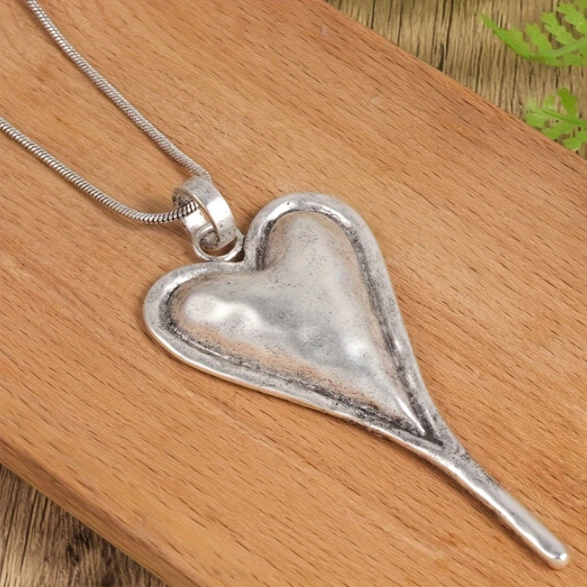 

Vintage Heart Pendant Necklace For Women - Zinc Alloy, Perfect Valentine's Day Gift