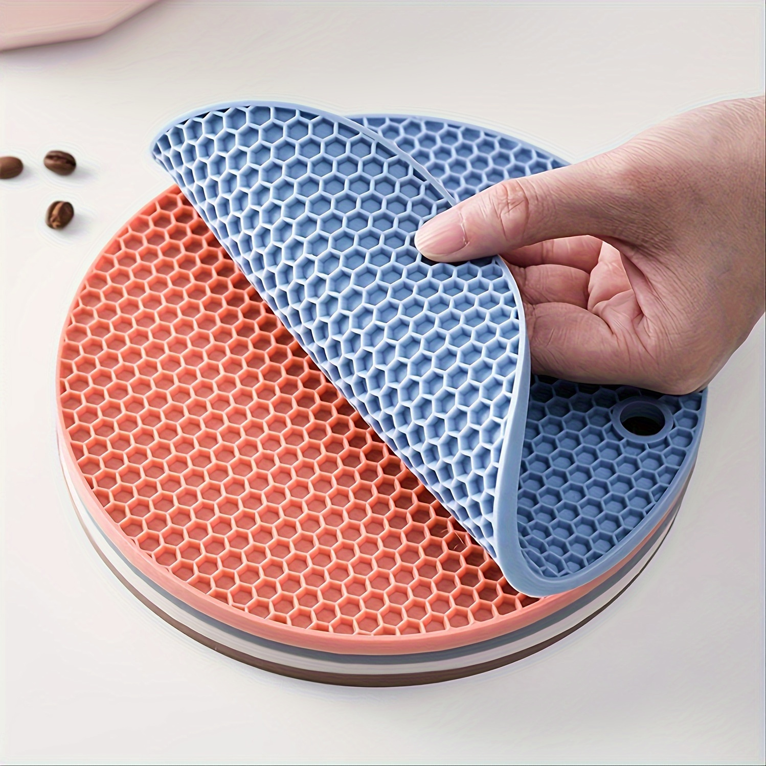 

Round Silicone Honeycomb Placemat 6.7", Heat Resistant Non-slip Potholder, Easy Clean Hand Wash Only, Durable Table Mat - 1pc