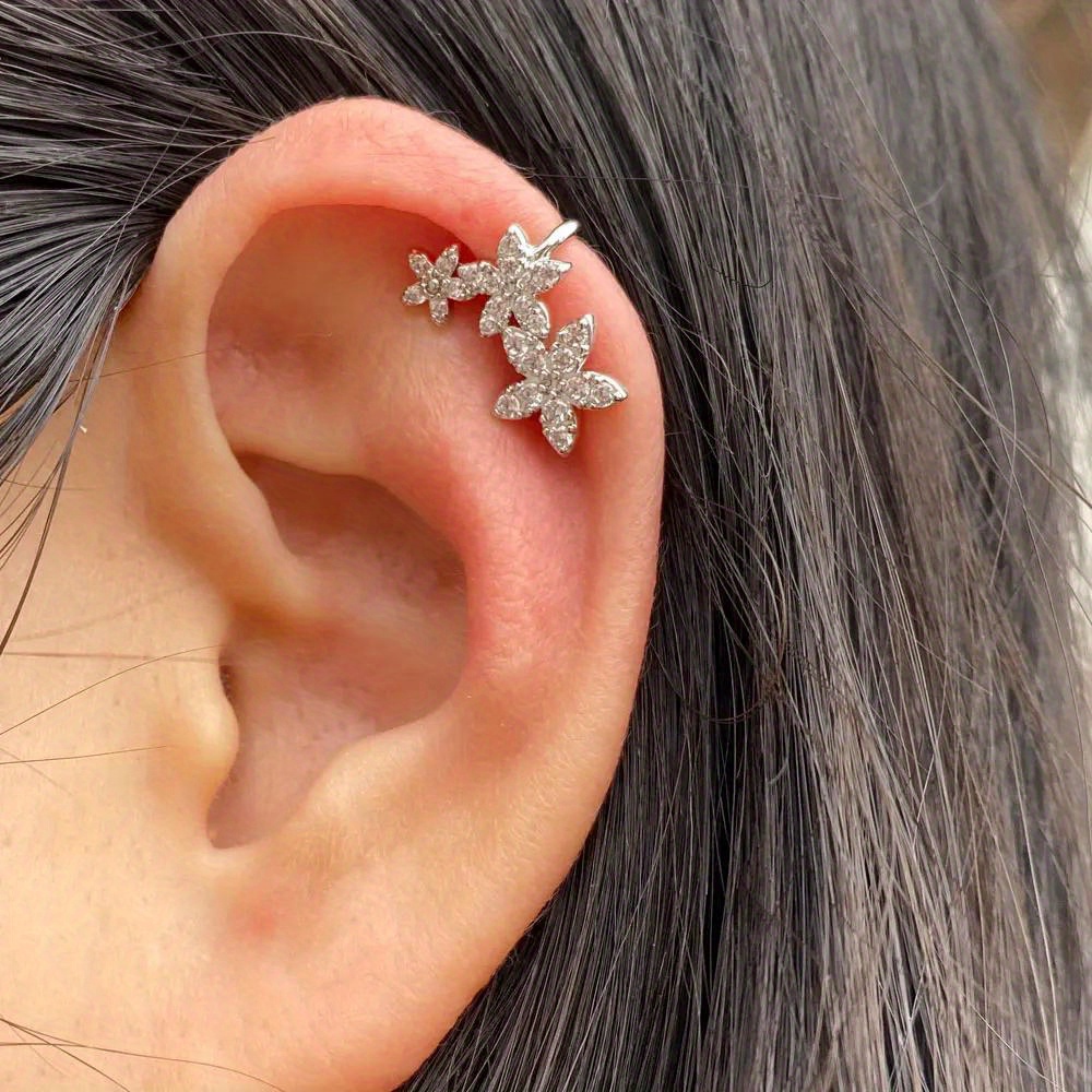 A Stylish And Shiny Zirconia Ear Clip Ear Bag For Women, A New Korean Sweet And Cute Crystal Flower Clip-on Earrings, Perfect For Parties And Jewelry Gifts.