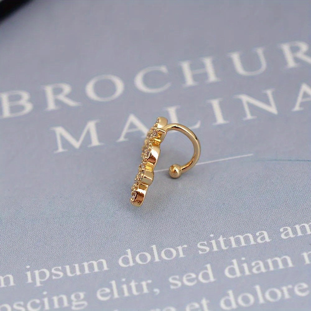 A Stylish And Shiny Zirconia Ear Clip Ear Bag For Women, A New Korean Sweet And Cute Crystal Flower Clip-on Earrings, Perfect For Parties And Jewelry Gifts.