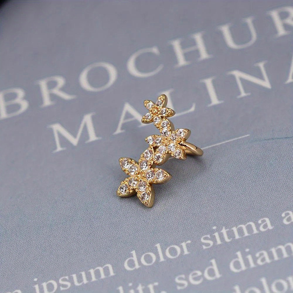 A Stylish And Shiny Zirconia Ear Clip Ear Bag For Women, A New Korean Sweet And Cute Crystal Flower Clip-on Earrings, Perfect For Parties And Jewelry Gifts.