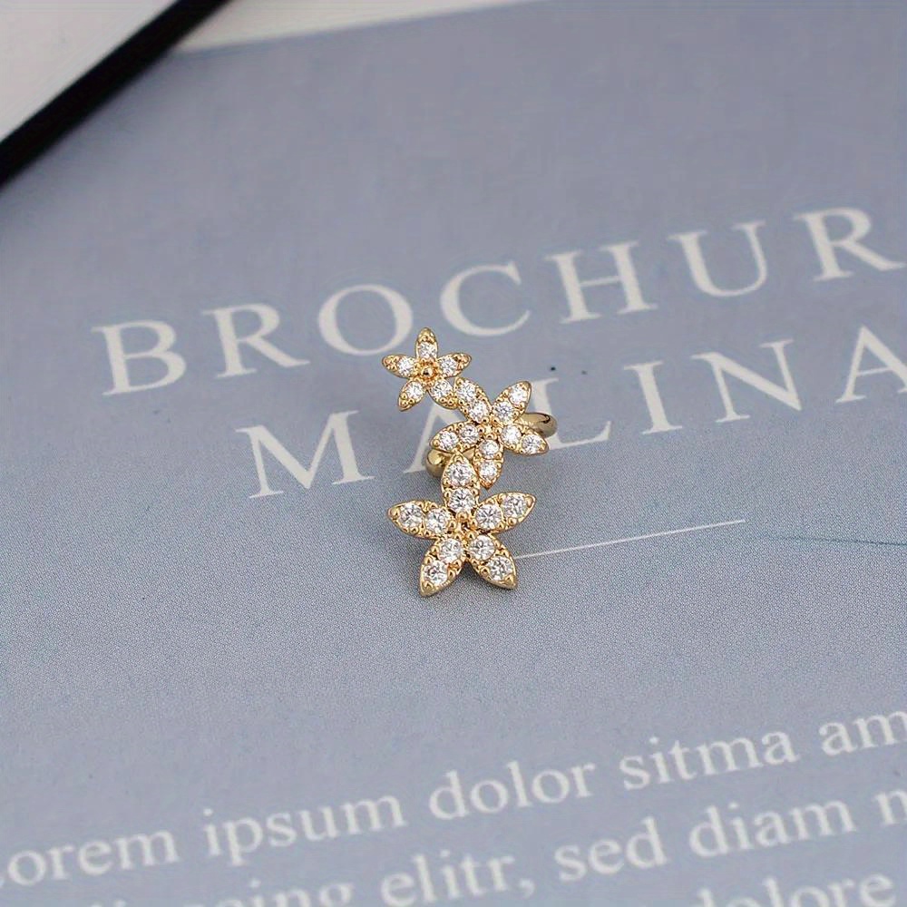 A Stylish And Shiny Zirconia Ear Clip Ear Bag For Women, A New Korean Sweet And Cute Crystal Flower Clip-on Earrings, Perfect For Parties And Jewelry Gifts.