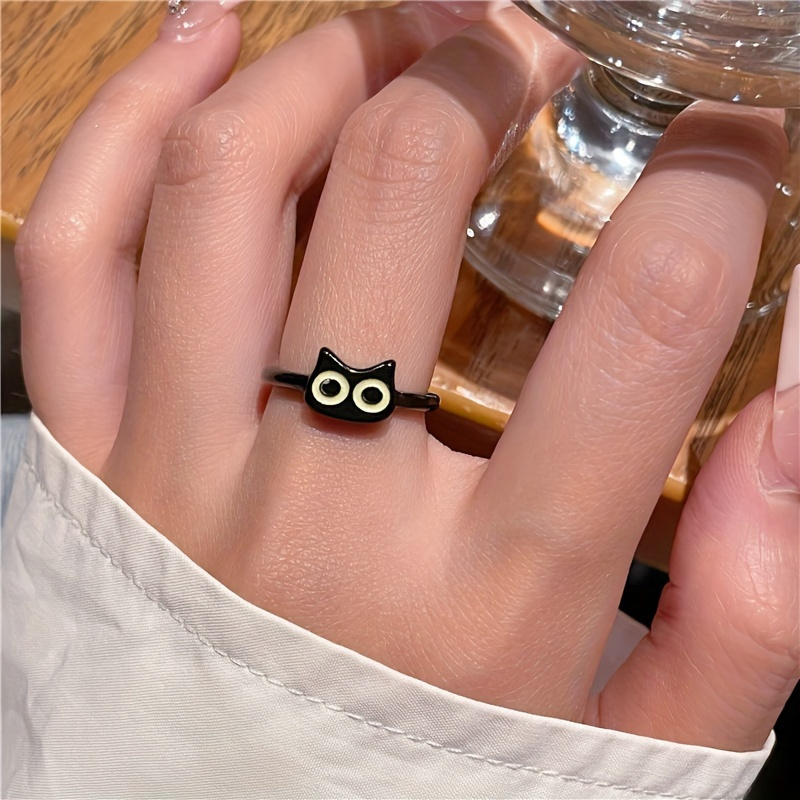 Chic Black Cat Cuff Ring - Fashionable Accessory for Girls - Gunmetal Finish, Alloy & Acrylic