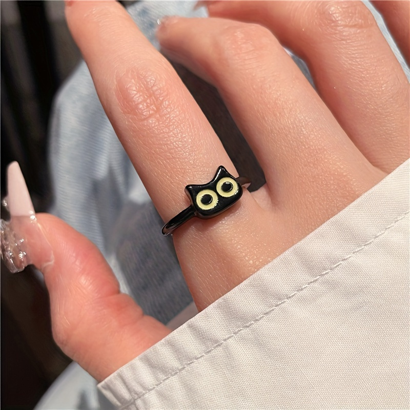Chic Black Cat Cuff Ring - Fashionable Accessory for Girls - Gunmetal Finish, Alloy & Acrylic