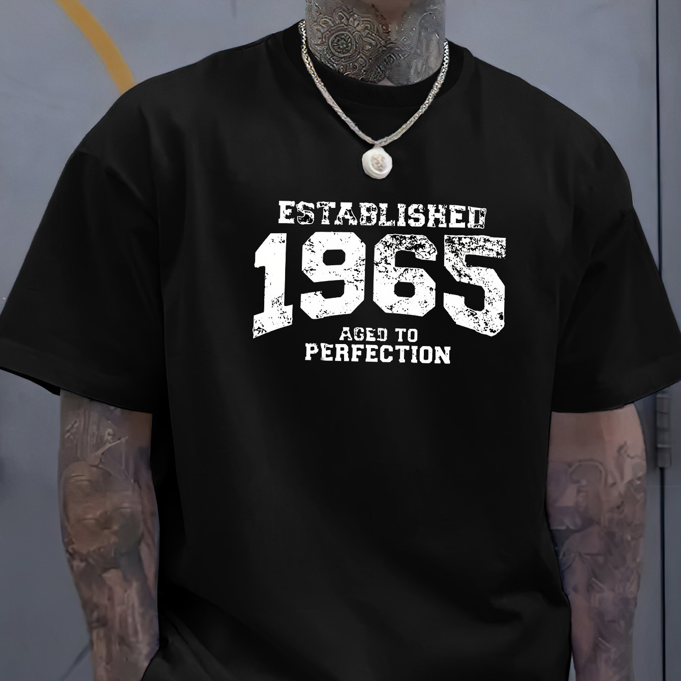 

1965 Aged To Perfection" Trendy Print Casual Short-sleeved T-shirt For Men, Spring And Summer Top, Comfortable Round Neck Tee, Regular Fit, Versatile Fashion For Everyday Wear