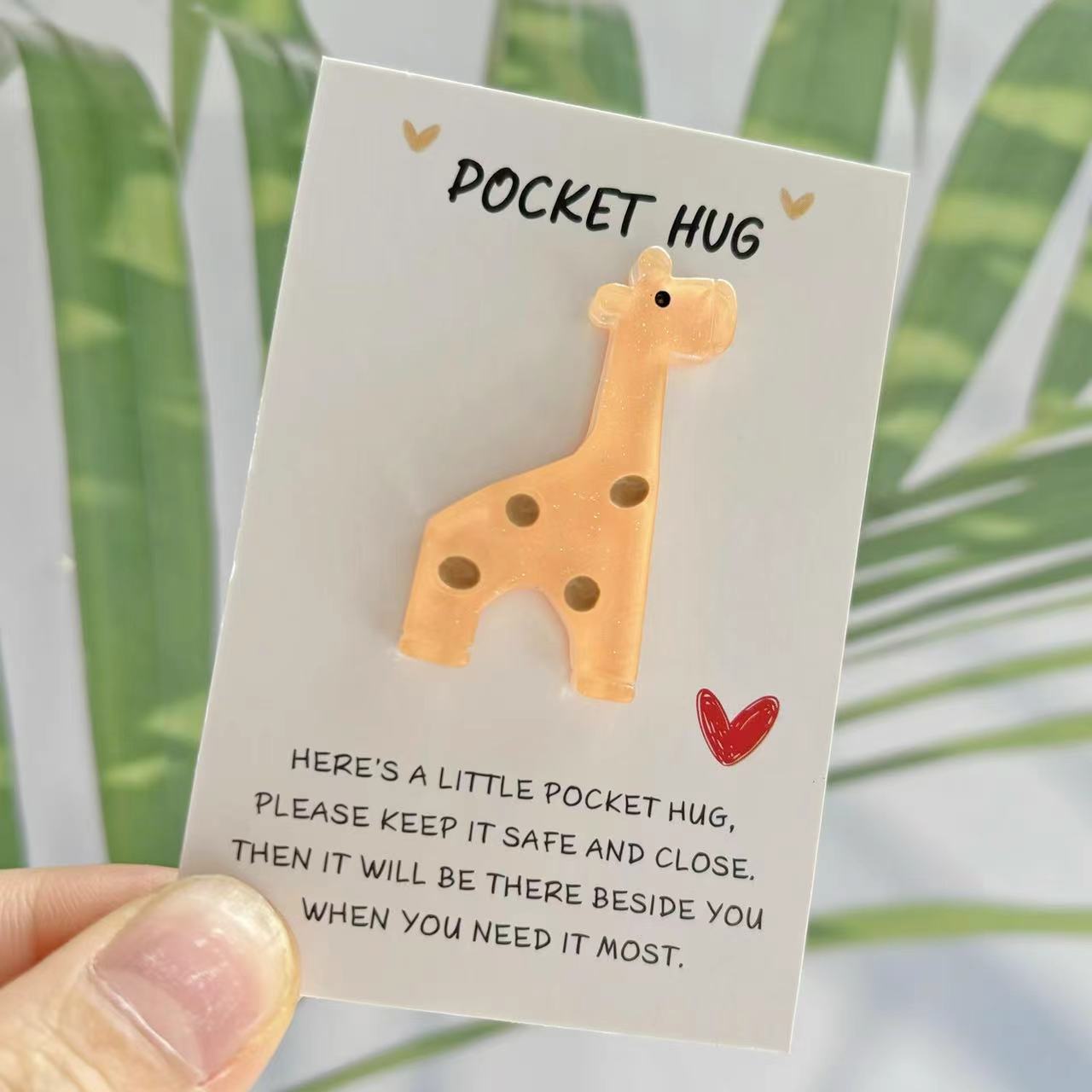 

1pc Resin Giraffe Pocket Hug Greeting Card - Special Occasion Token For Birthday, Wedding, Valentine's, Mother's, Father's Day - Thoughtful Mini Gift, Cool Gadget, Unique Item