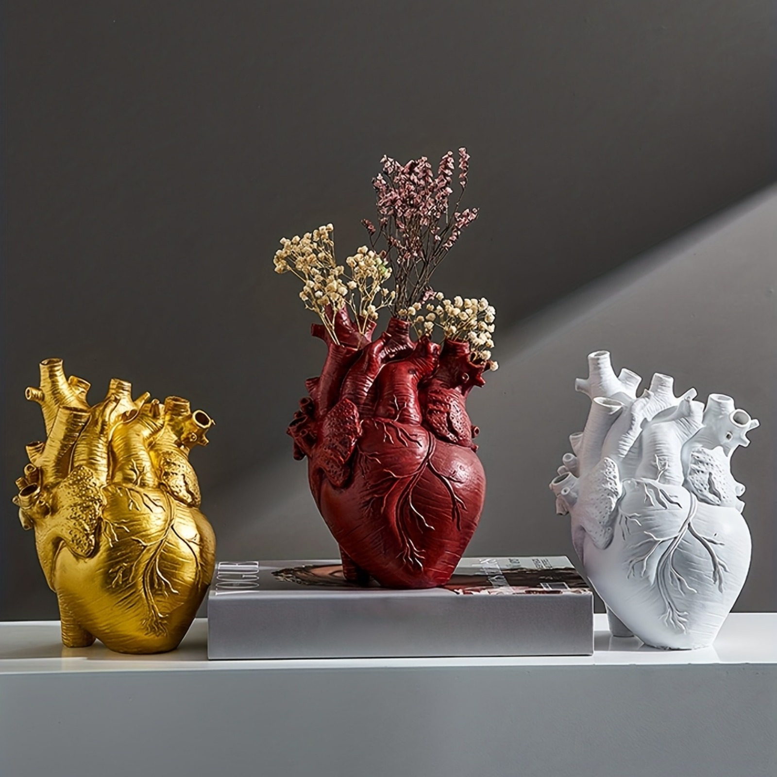 

1pc Heart-shaped Resin Vase - Stylish Accent For Any Room - Showcasing Dried Flowers