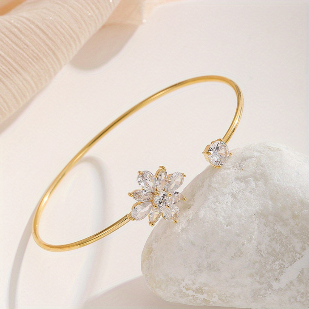 

Elegant 18k Gold-plated Flower Bangle With Synthetic Zirconia Stones - Perfect For Everyday And Special Occasions