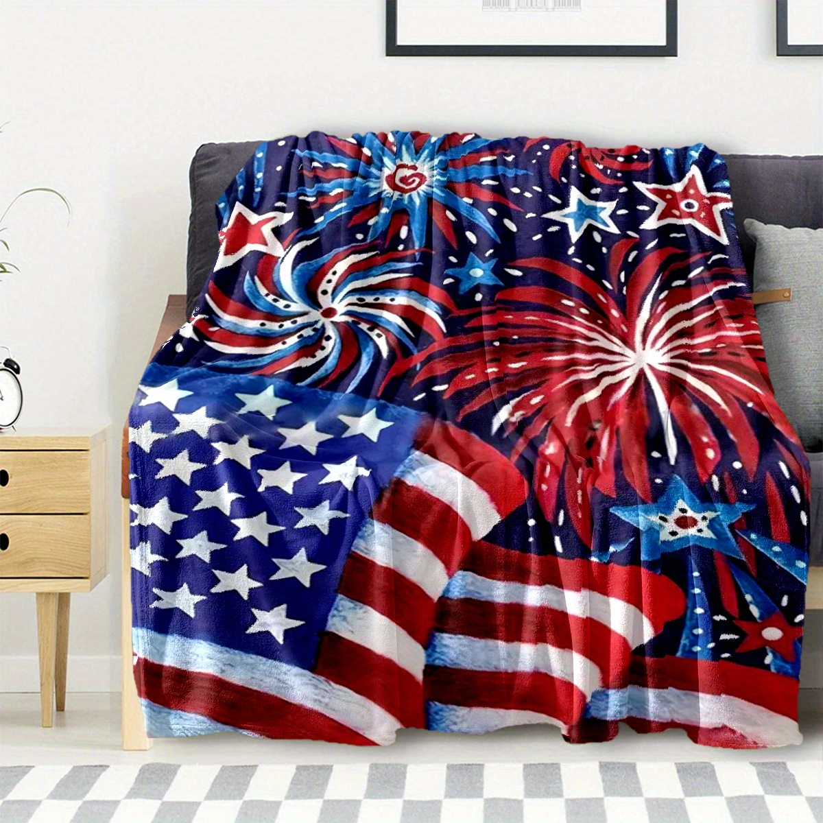 

1pc Patriotic Stars Stripes Firework Blanket - 100% Polyester Cozy Soft Sofa Throw - Large Warm All-season American Flag Design Blanket For Couch, Bed, Travel - Fits Areas ≥ 2.16m², With ≥1.8m Side