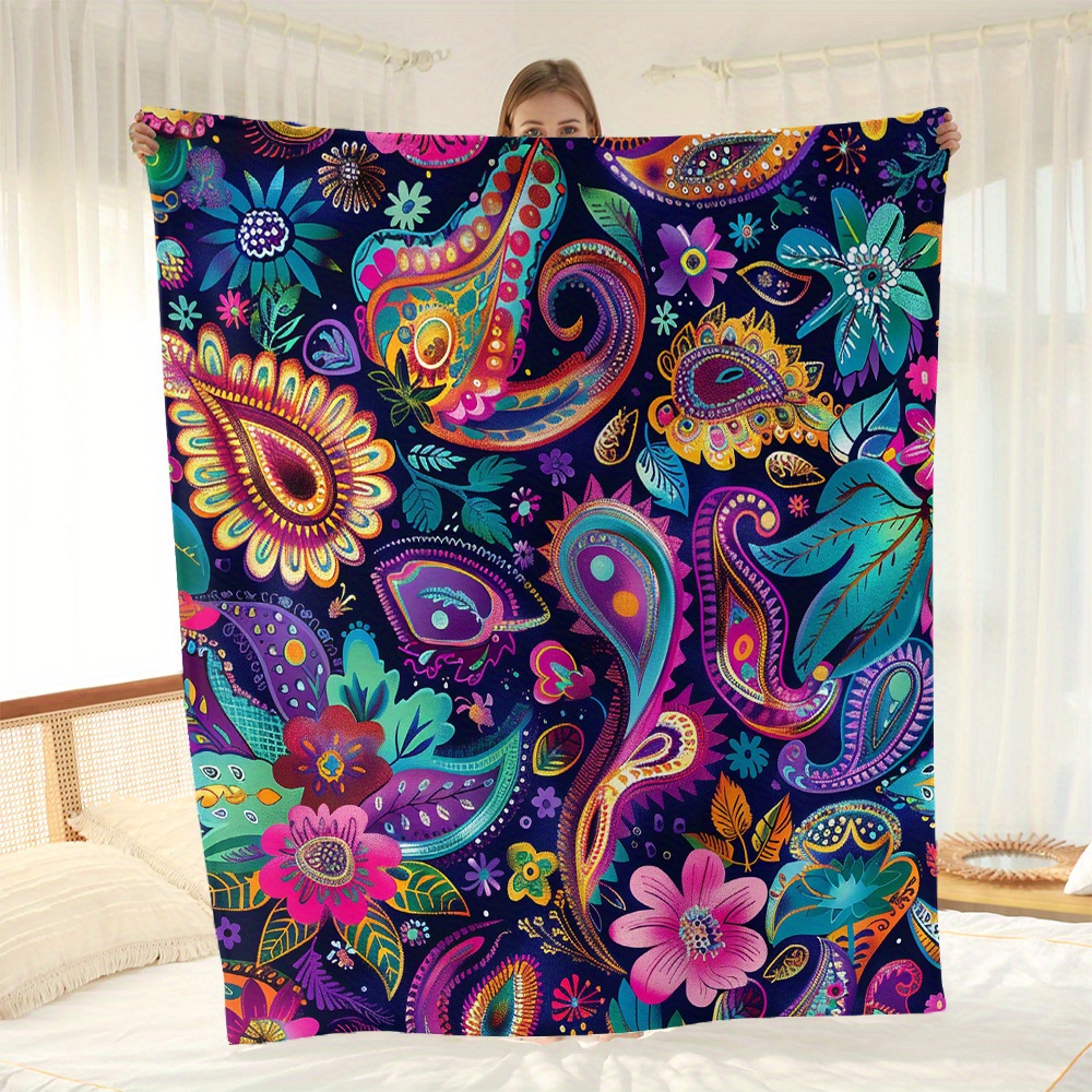 

Festive Paisley Print Fleece Throw Blanket - Perfect For All Seasons