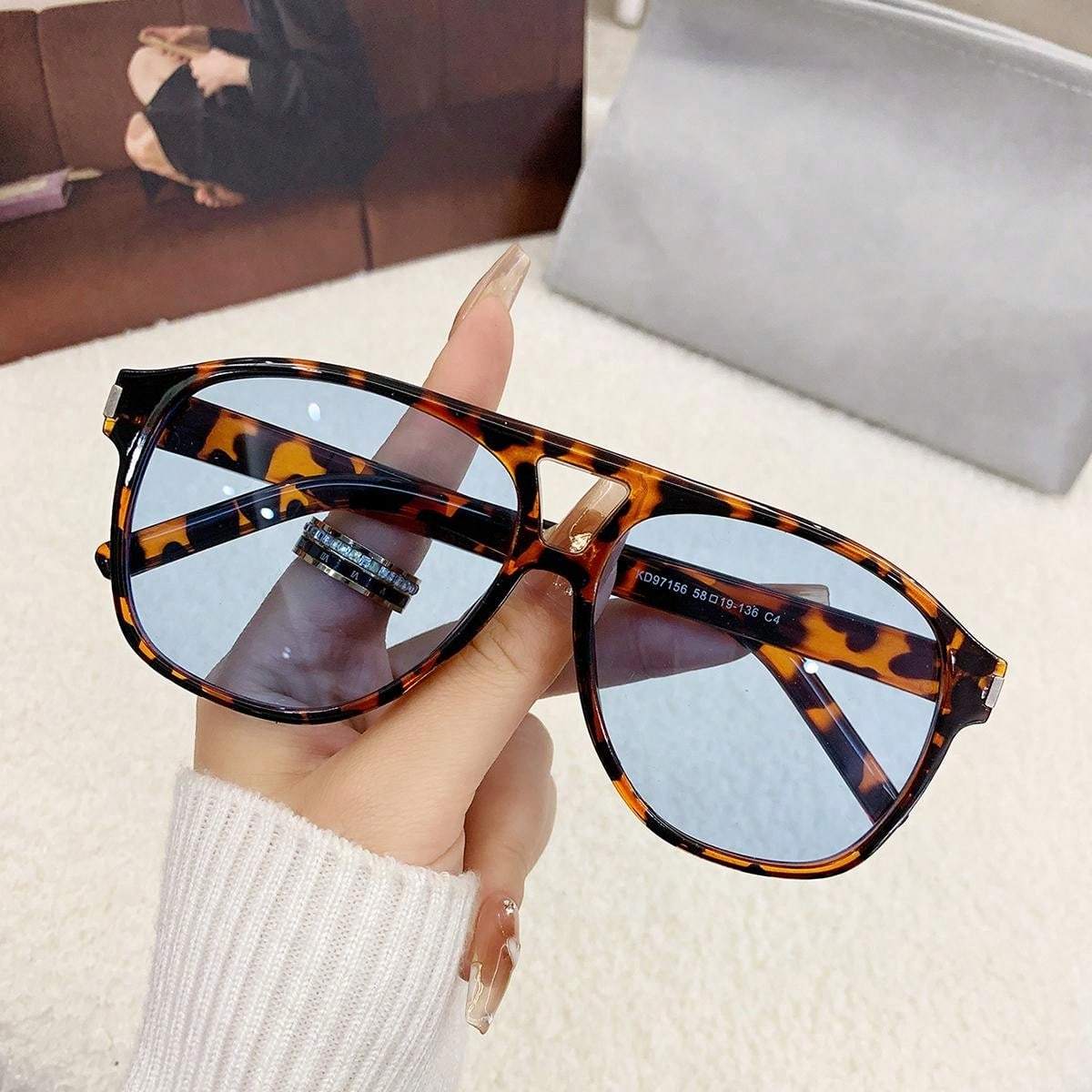 

Unisex Leopard-print Sunglasses With Double Bridge Frame Outdoor Anti Glare Sun Shades And Fashionable Design