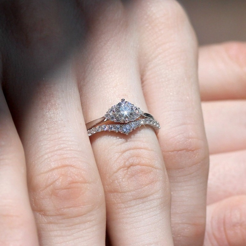V-Shaped Rhinestone Engagement & Wedding Ring Set