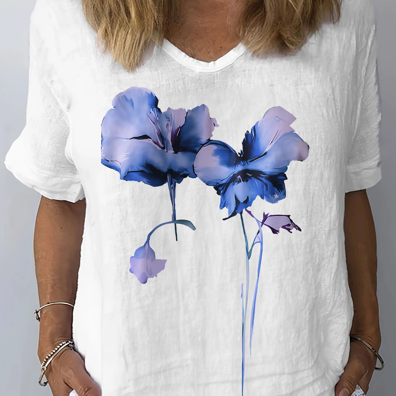 

Floral Print T-shirt, Short Sleeve V Neck Casual Top For Summer & Spring, Women's Clothing