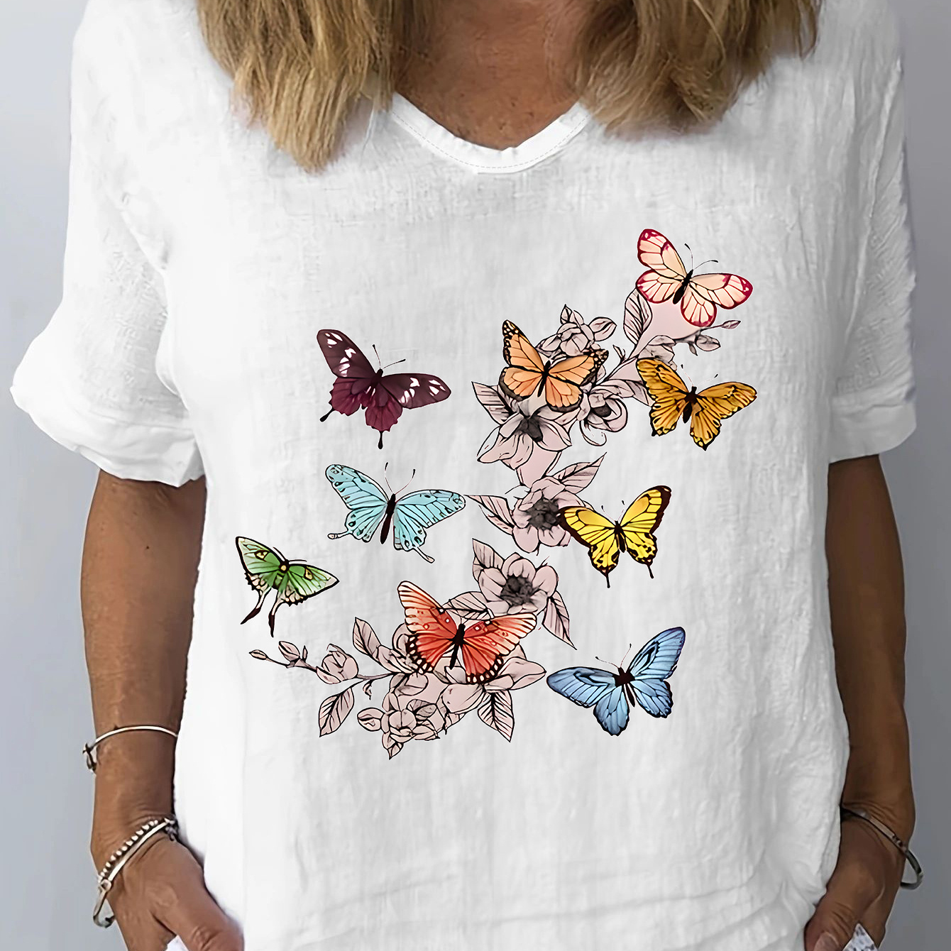 

Butterfly Print T-shirt, Short Sleeve V Neck Casual Top For Summer & Spring, Women's Clothing