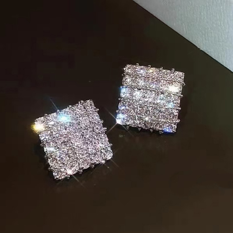 

A Pair Of Sparkly Cubic Zirconia Square Earrings, Party Favors
