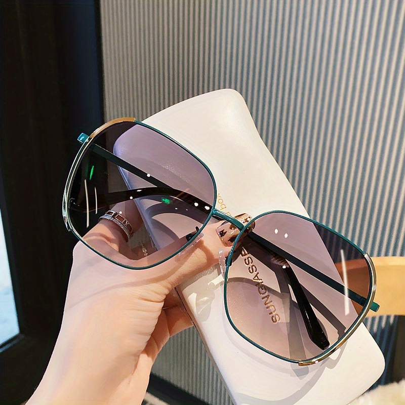 

Trendy And Stylish Metal Glasses For Women Gradient Lens Metal Frame For Daily Decoration