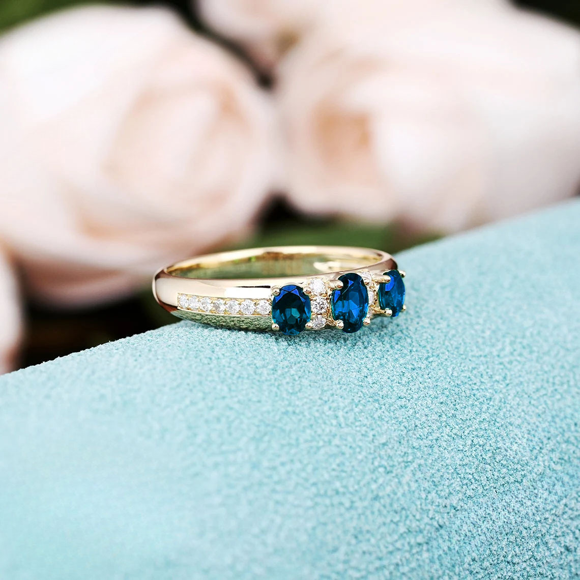 Vintage Golden Ring with Sparkling Zirconia