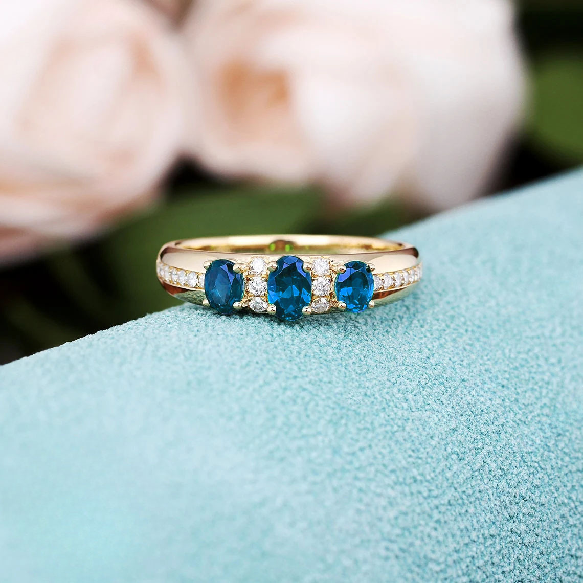 Vintage Golden Ring with Sparkling Zirconia